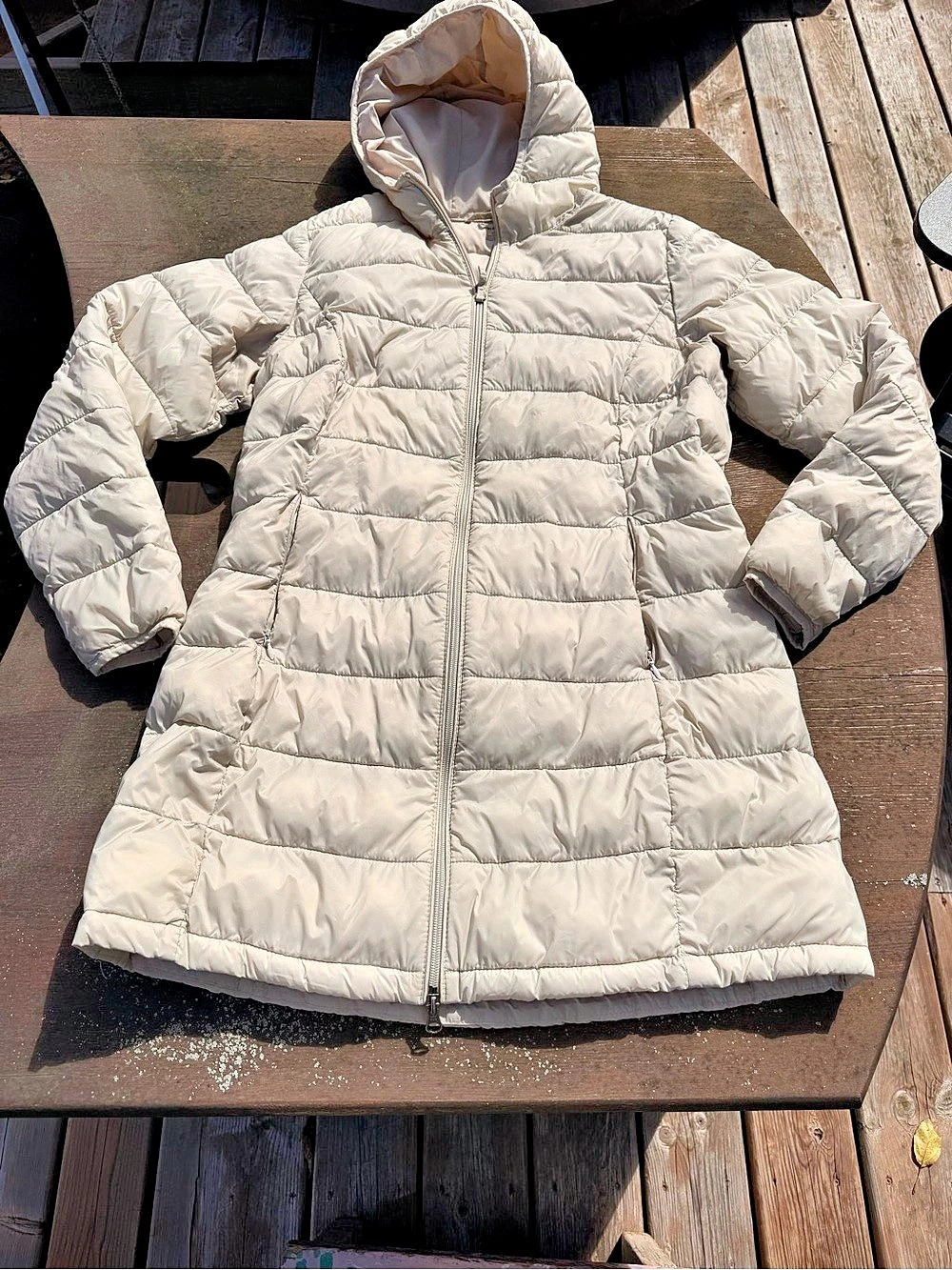 Amazon Essentials Women's Lightweight Water-Resistant Hooded Puffer Coat Large
